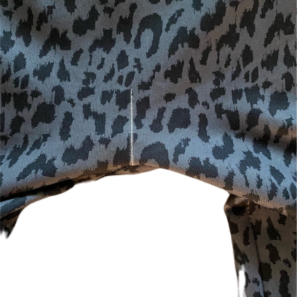 NEW! Gray and black leopard leggings M - Picture 2 of 2